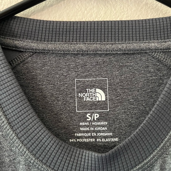 The North Face Activewear Shirt Mens Small Gray Lightweight - Picture 3 of 3
